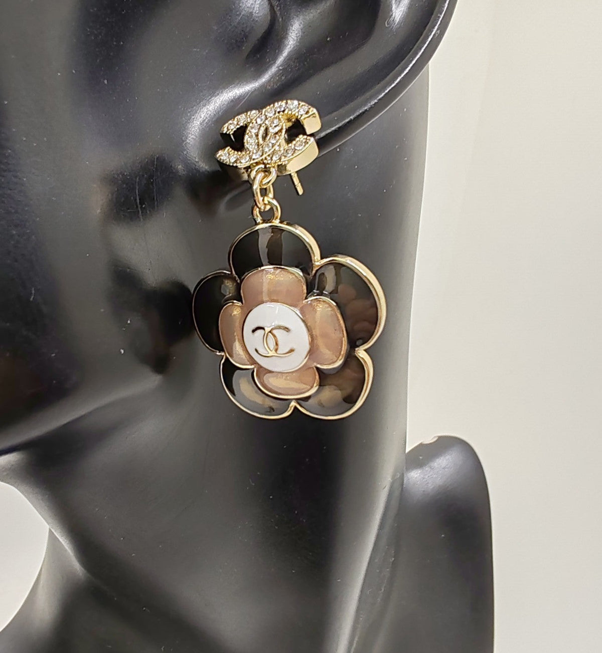 Chanel Flower Pendant 18K Gold Earrings