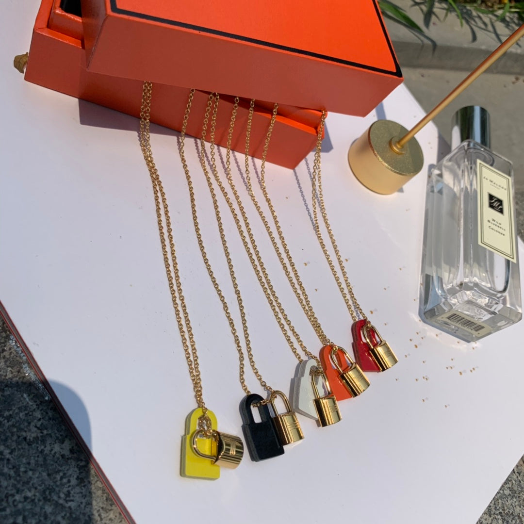 Hermes O'Kelly Black Pendant 18K Gold Necklace
